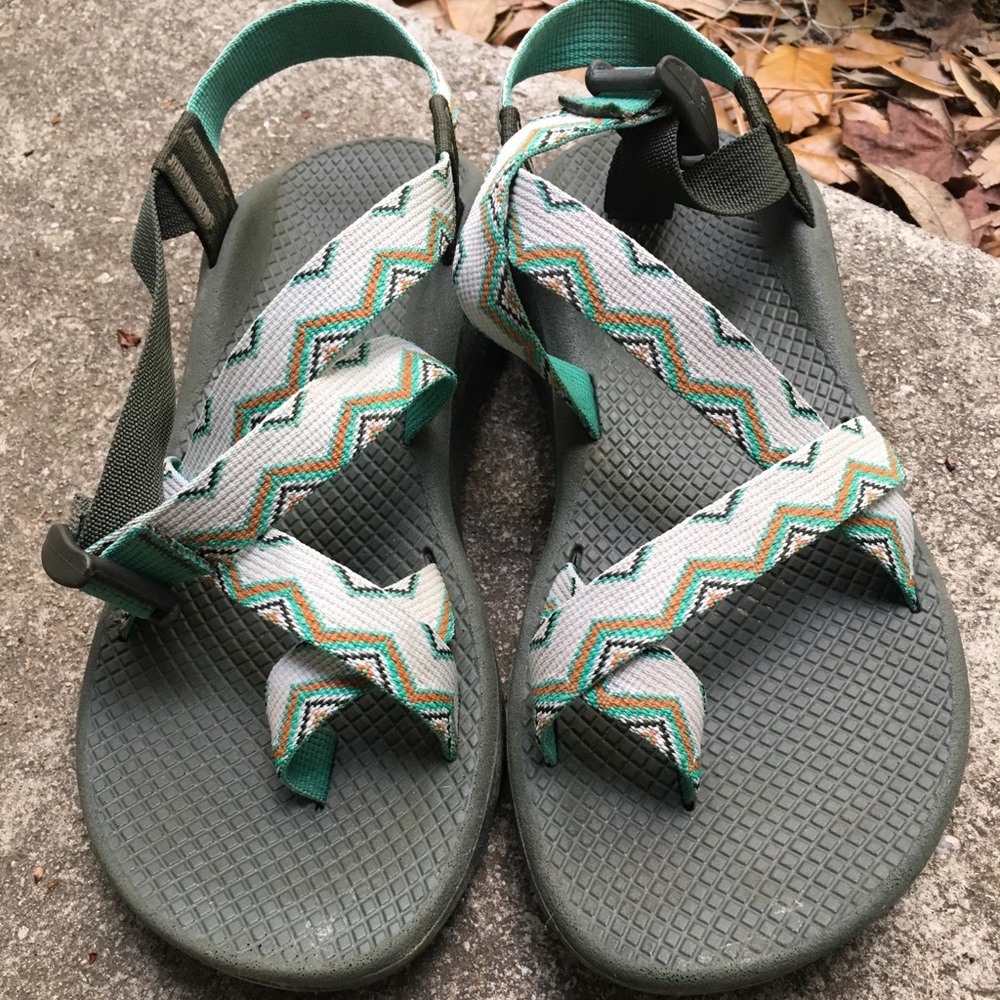 Women’s size 9 chacos almost new!!